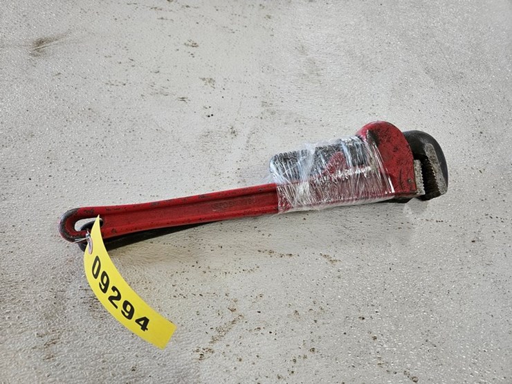 #9294-•-(2)-18"-pipe-wrenches-image-1