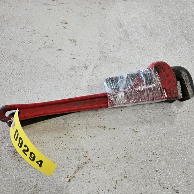 #9294 • (2) 18" Pipe Wrenches