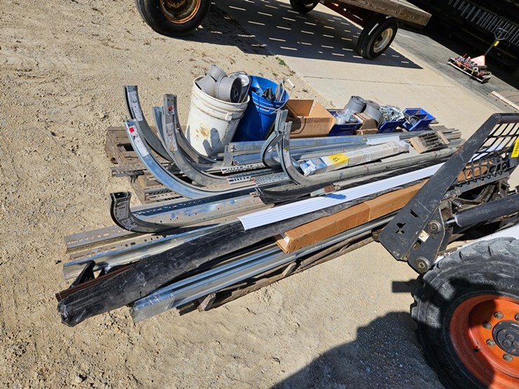 #9242-•-pallet-of-garage-door-parts-image-3