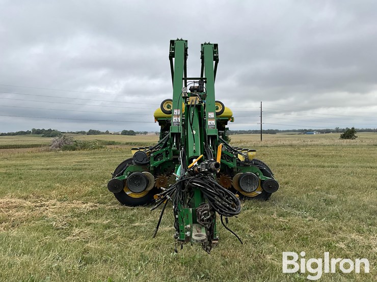 2006-john-deere-1770nt-ccs-24r30”-pull-type-planter-w/fertilizer-image-2