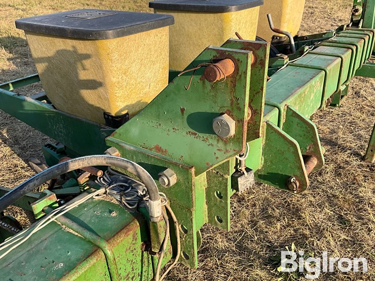 john-deere-7100-6r30”-3-pt-planter-image-12