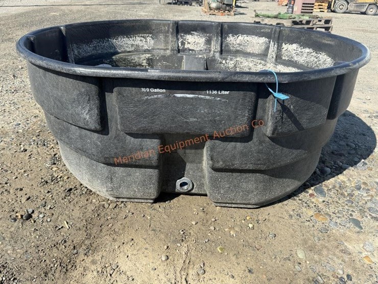 rubbermaid-300-gallon-stock-tank-image-2