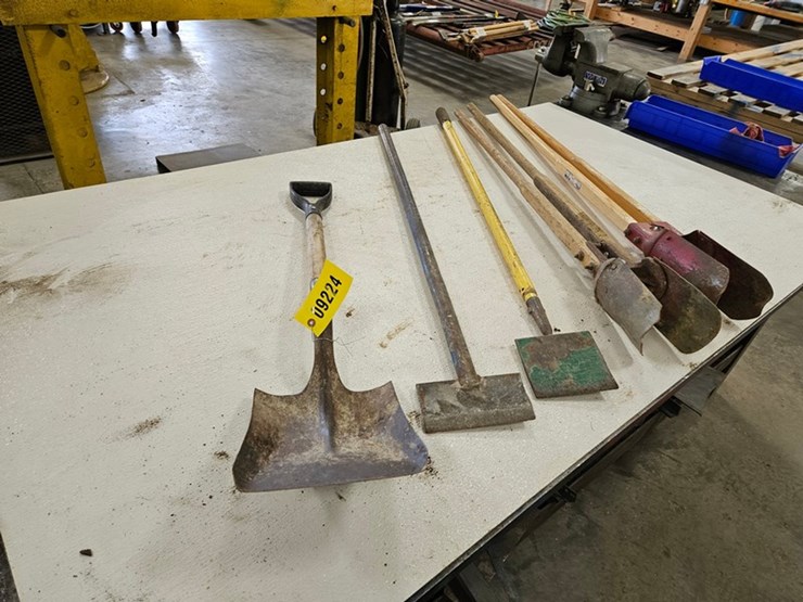#9224-•-rack-of-assorted-yard-tools-image-3