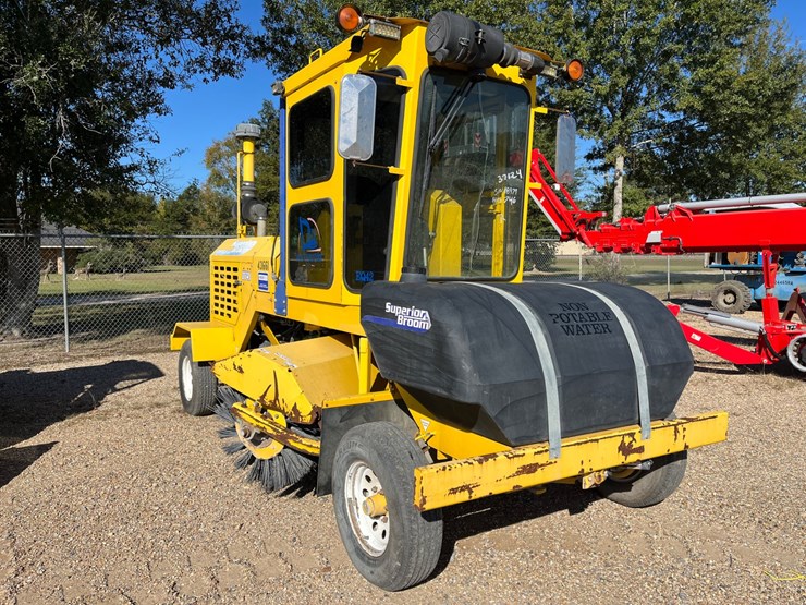 #41589-•-superior-broom-dt74j-sweeper-image-2