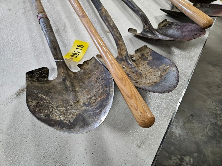 #9218-•-(8)-rack-of-shovels-image-4