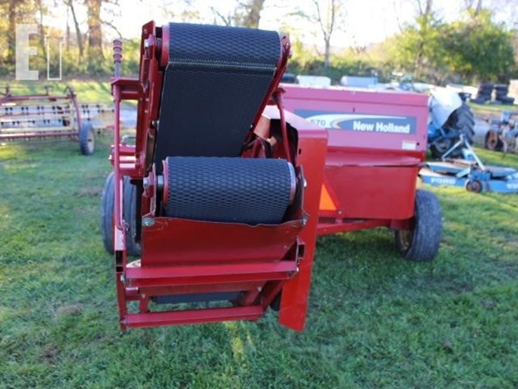 new-holland-570-image-11
