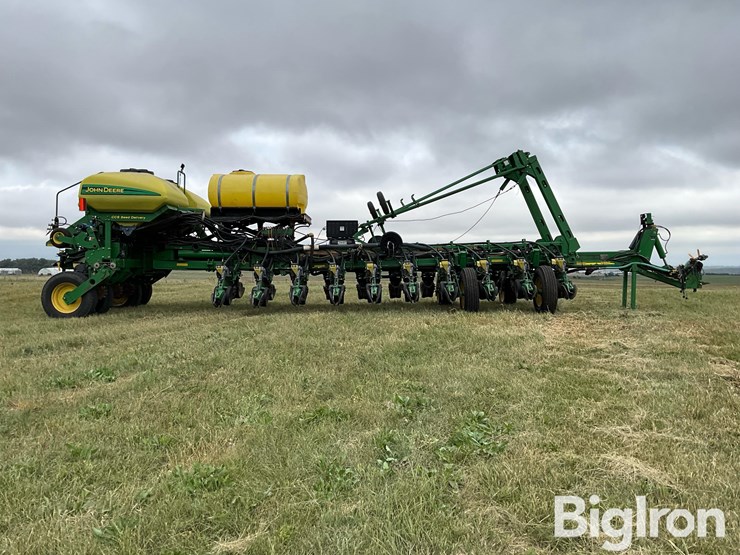 2006-john-deere-1770nt-ccs-24r30”-pull-type-planter-w/fertilizer-image-4