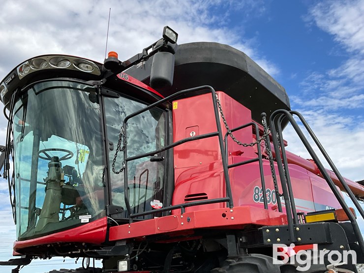 2013-case-8230-afs-2wd-combine-image-9