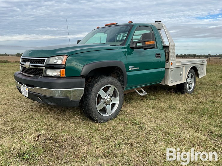 2006-chevrolet-silverado-2500hd-4x4-diesel-pickup-w/flatbed-image-1