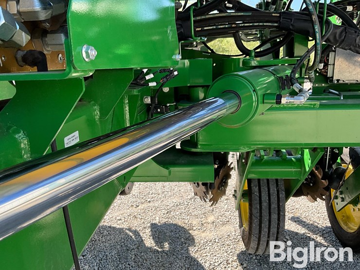 2022-john-deere-1775nt-maxemerge-5-ccs-16r30”-planter-image-13
