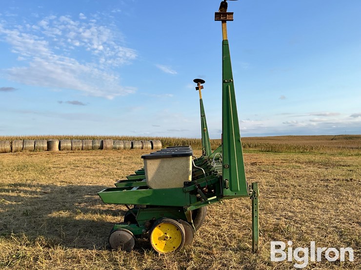 john-deere-7100-6r30”-3-pt-planter-image-4