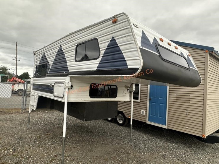 1994-northland-apache-10'-truck-camper-image-5