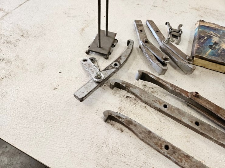 #9240-•-assorted-gear-puller-parts-and-accessories-image-6