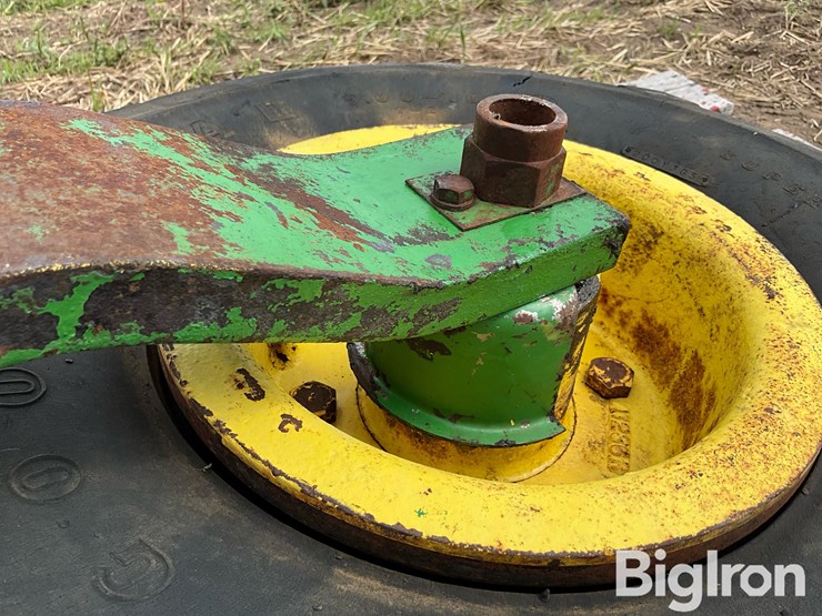 john-deere-2-cyl-tractor-single-front-wheel-assembly-image-17