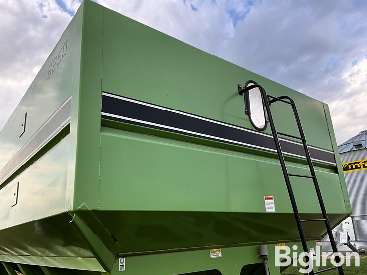 parker-6250-“grain-chariot”-gravity-wagon-image-11