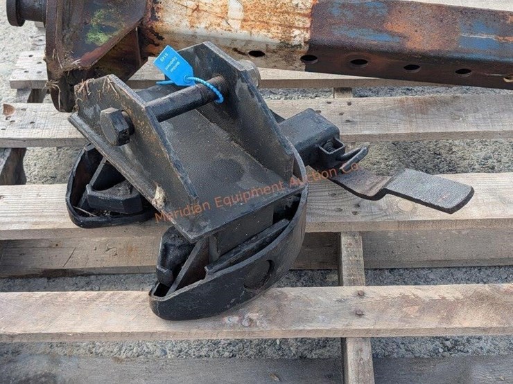 fifth-wheel-hitch-attachments-image-2