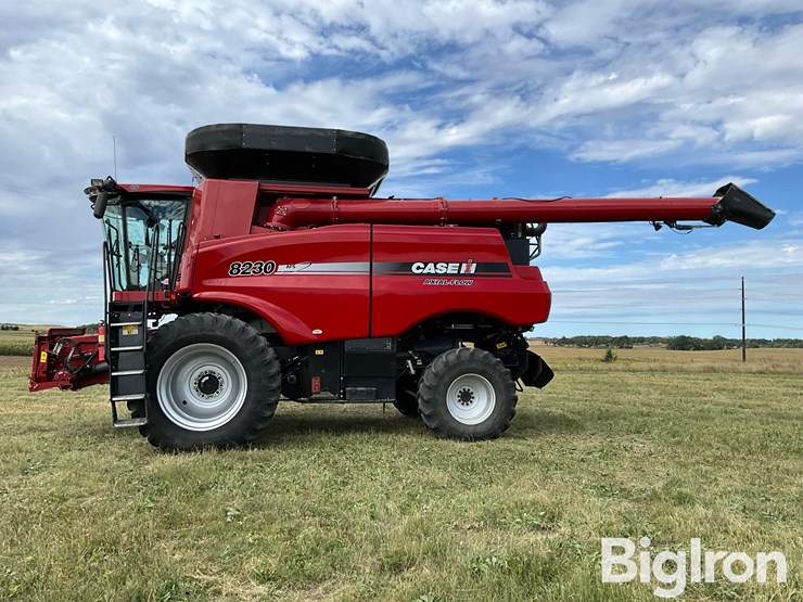 2013-case-8230-afs-2wd-combine-image-8