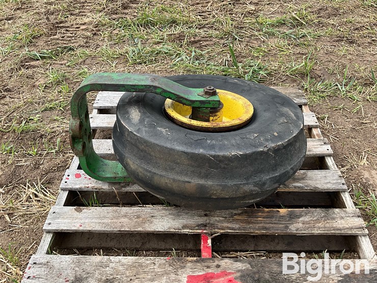 john-deere-2-cyl-tractor-single-front-wheel-assembly-image-4