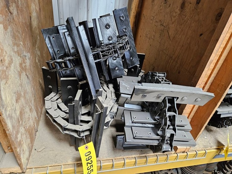 #9255-•-667h-pintle-chain-2-1/2"x10-5/8"-paddles-image-1
