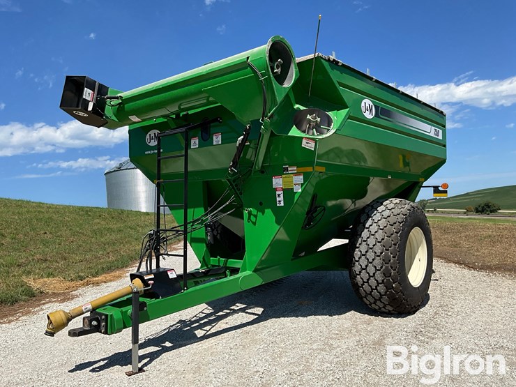 2014-j&m-750-18-grain-cart-image-1