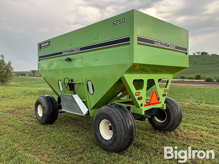 parker-6250-“grain-chariot”-gravity-wagon-image-7