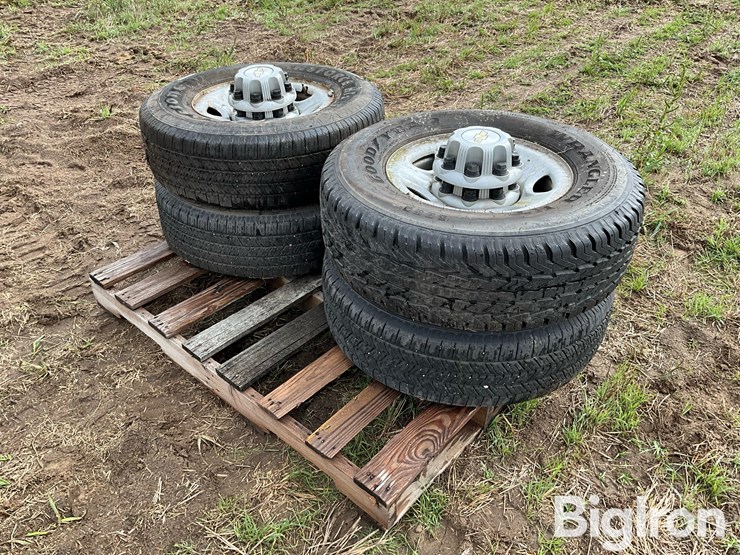 chevrolet-16”-pickup-tires-on-rims-image-1