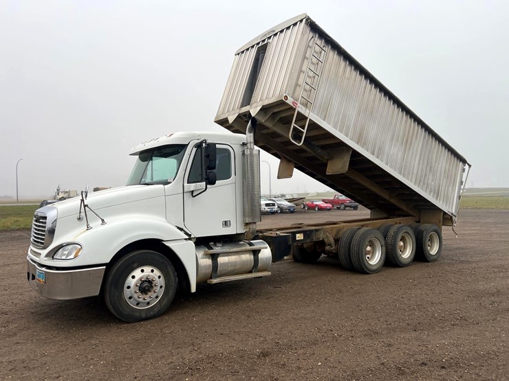 2004-freightliner-columbia-grain-truck-image-1