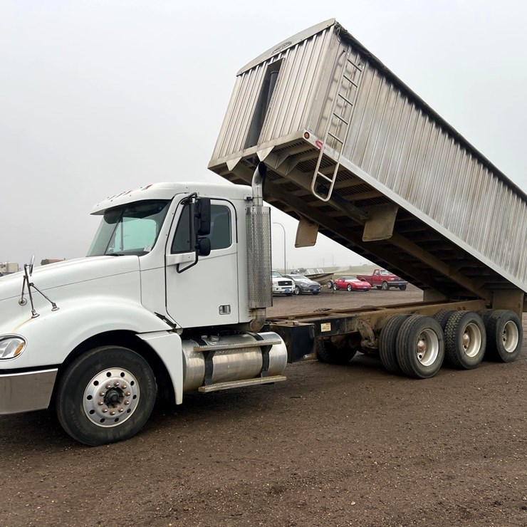 2004 Freightliner Columbia Grain Truck
