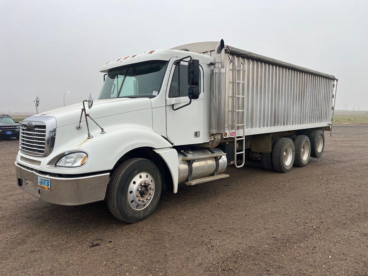 2004-freightliner-columbia-grain-truck-image-2