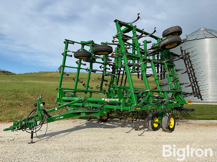 2016-john-deere-2210l-45’-field-cultivator-image-1