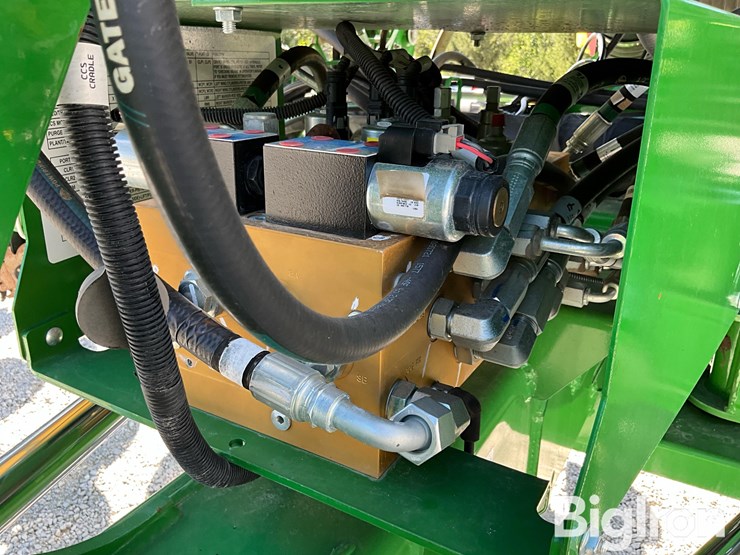 2022-john-deere-1775nt-maxemerge-5-ccs-16r30”-planter-image-11