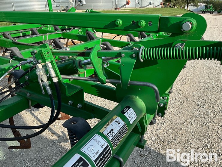 2016-john-deere-2210l-45’-field-cultivator-image-10