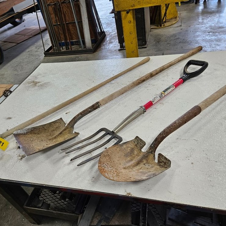 #9221 • Rack Of Assorted Yard Tools