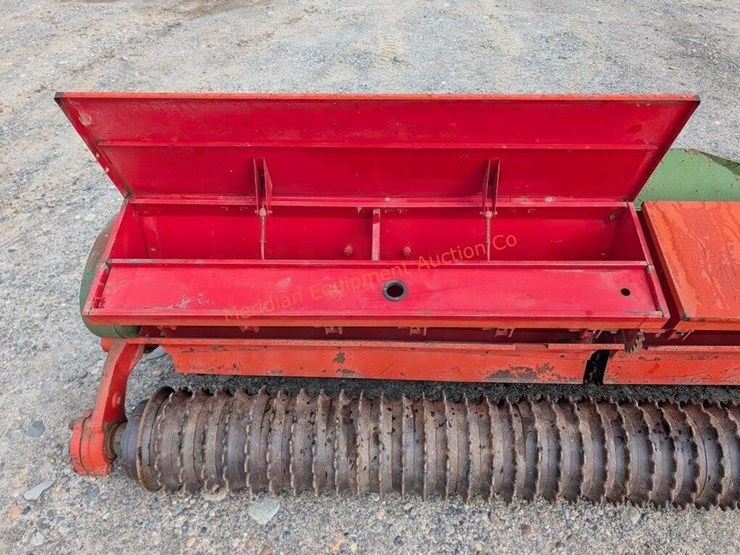 brillion-sure-stand-8'-3pt-seeder-image-10