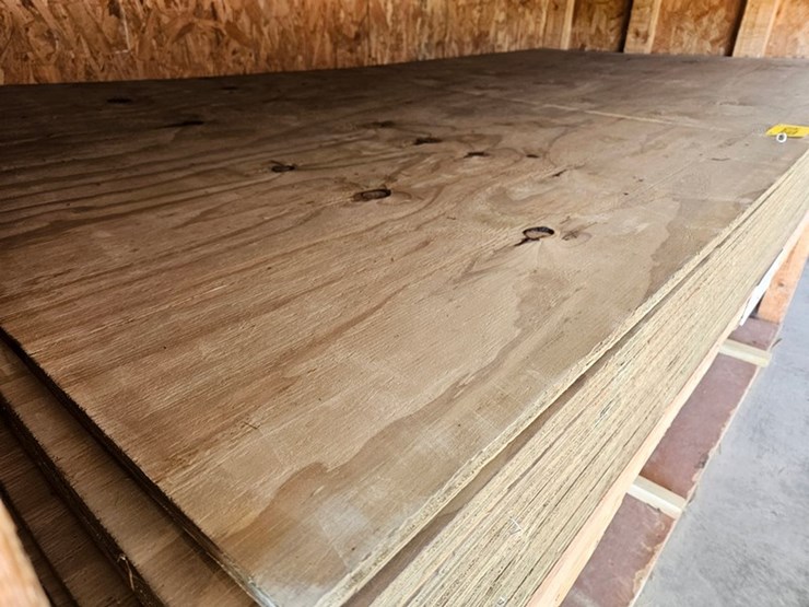 #9274-•-(18)-4'x8'-treated-1/2"-plywood-image-3