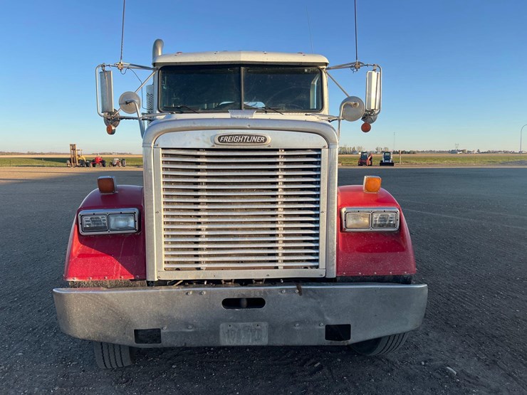 1996-freightliner-day-cab-image-2
