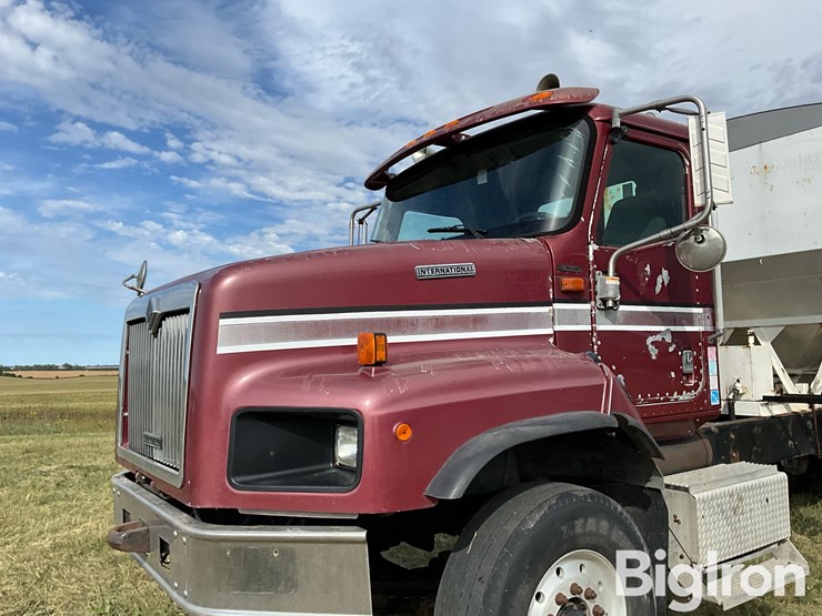 2001-international-5600i-t/a-fertilizer-tender-truck-image-9