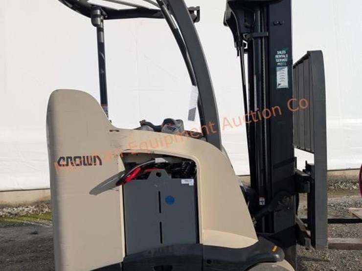 crown-rc5535-35-stand-up-forklift-image-11