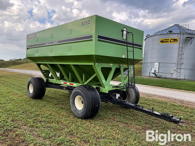 parker-6250-“grain-chariot”-gravity-wagon-image-3