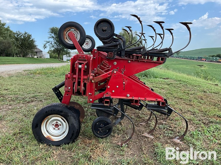 case-1820-16r30”-3-pt-row-crop-cultivator-image-8
