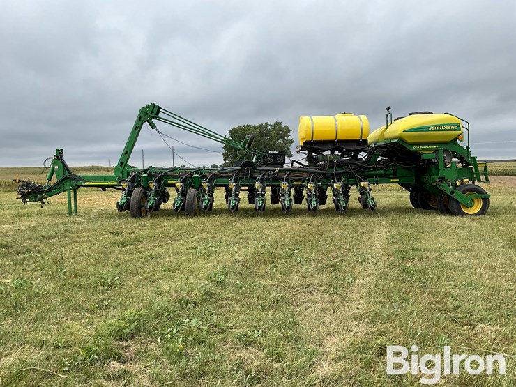 2006-john-deere-1770nt-ccs-24r30”-pull-type-planter-w/fertilizer-image-8