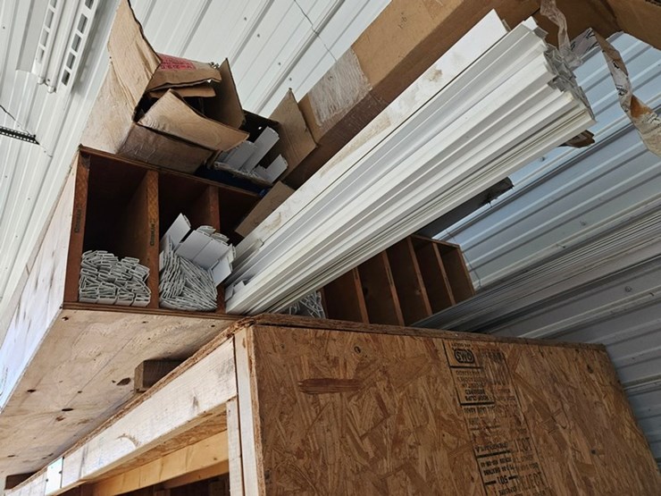 #9284-•-wood-storage-box-full-of-glass-board-trim-image-5
