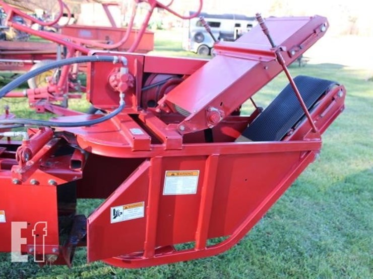 new-holland-570-image-13