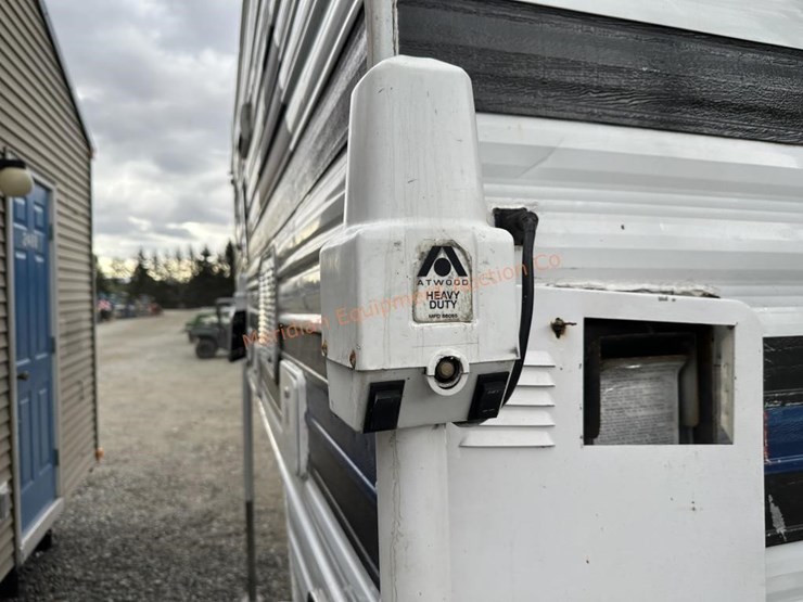 1994-northland-apache-10'-truck-camper-image-15