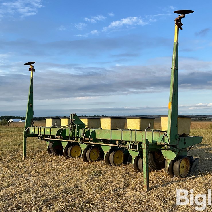 John Deere 7100 6R30” 3-Pt Planter