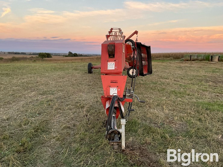 feterl-12x72-auger-w/swing-out-hopper-image-2