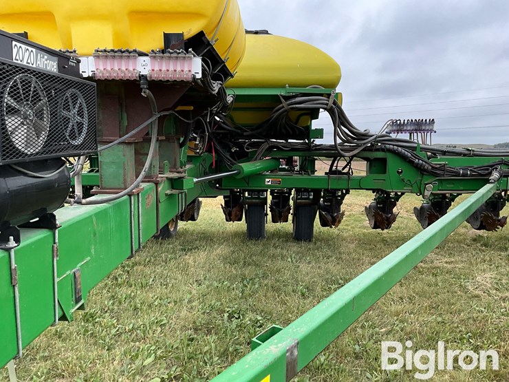 2006-john-deere-1770nt-ccs-24r30”-pull-type-planter-w/fertilizer-image-11