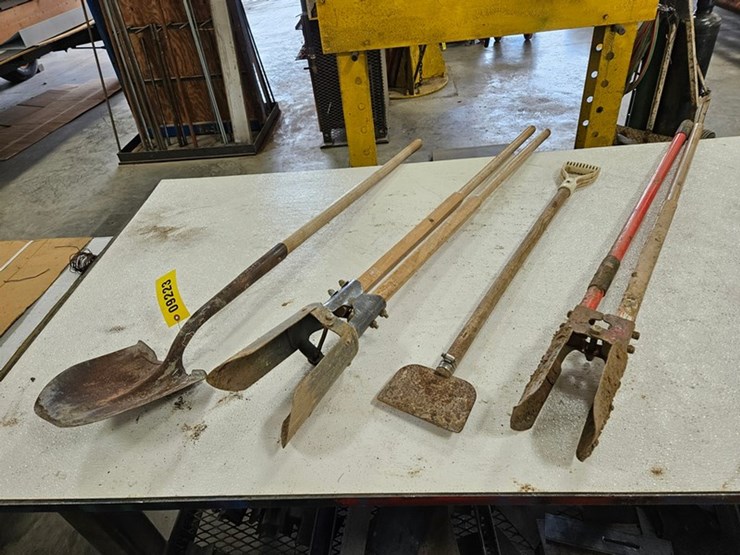 #9223-•-rack-of-assorted-yard-tools-image-2