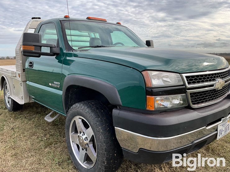 2006-chevrolet-silverado-2500hd-4x4-diesel-pickup-w/flatbed-image-10