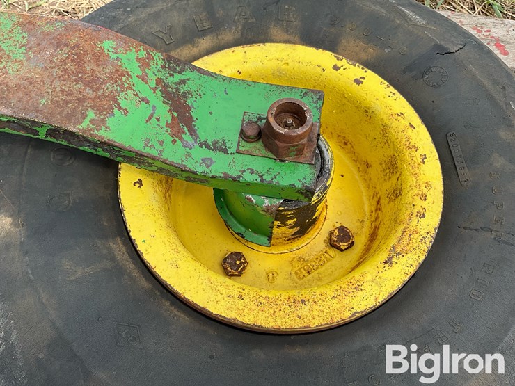 john-deere-2-cyl-tractor-single-front-wheel-assembly-image-18